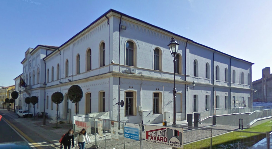 Galleria Commerciale Degli Ezzellini - Ex Scuola Elem. V. Emanuele II (scuola primaria) - Cittadella (PD) 