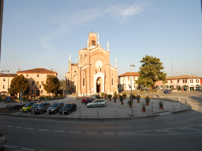 Sagrato della chiesa - Complesso della Chiesa di San Lorenzo (sagrato) - Arcade (TV)  (XX)