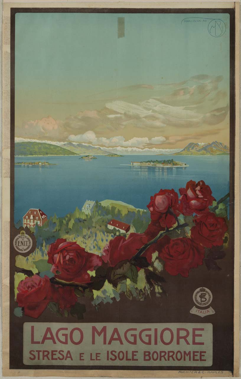veduta del Lago Maggiore e delle Isole Borromee dal paese di Stresa; in primo piano un ramo di rose rosse rampicanti Blaze (manifesto) di Borgoni Mario (sec. XX)