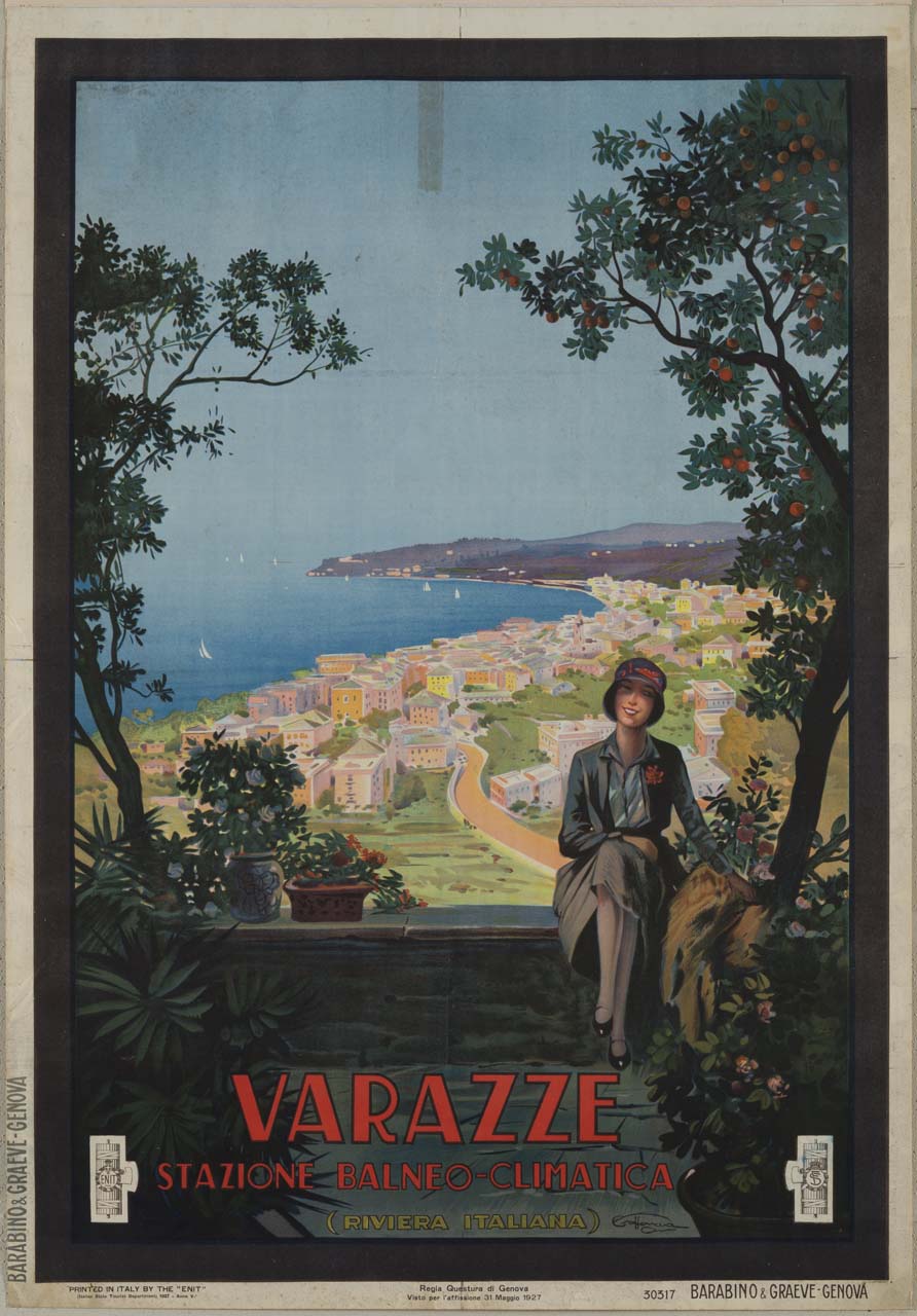 sul bordo di un muretto, delimitato da fiori e piante, siede una donna elegantemente vestita; alle sue spalle il paese di Varazze (manifesto) di Craffonara Aurelio (sec. XX)