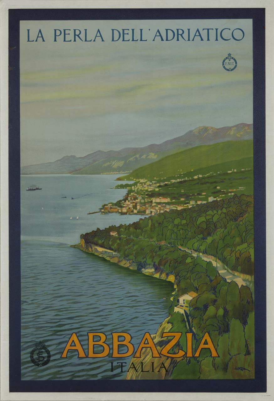 veduta della città di Abbazia sul Golfo del Quarnero, solcato da alcune imbarcazioni (manifesto) di Metlicovitz Leopoldo (sec. XX)