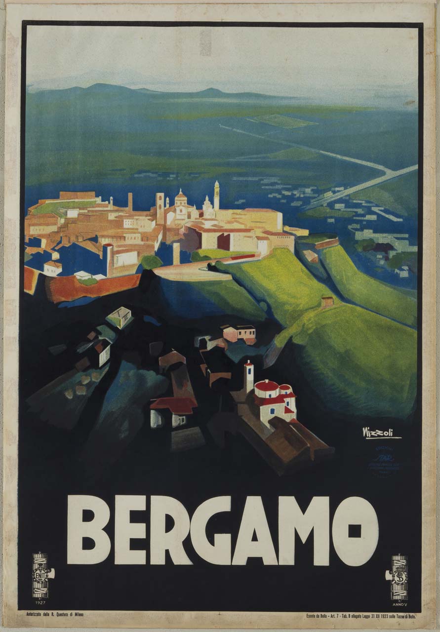 veduta della città di Bergamo divisa nelle due zone di Bergamo Alta e Bergamo Bassa; sullo sfondo le colline delle prealpi Orobie (manifesto) di Nizzoli Marcello (sec. XX)