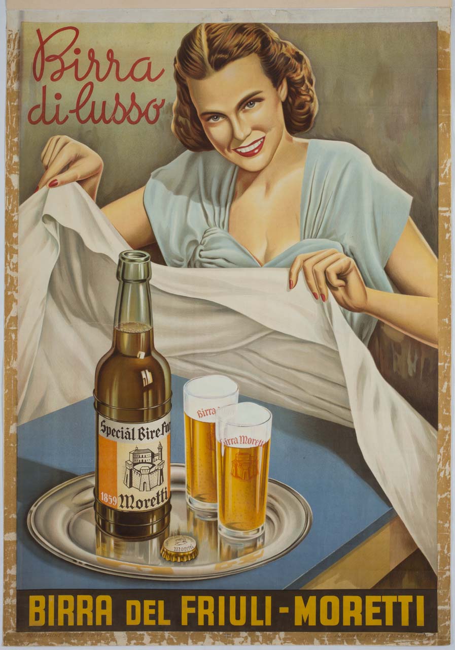 donna solleva la tovaglia per mostrare una bottiglia con bicchieri pieni di birra (manifesto) - ambito italiano (sec. XX)