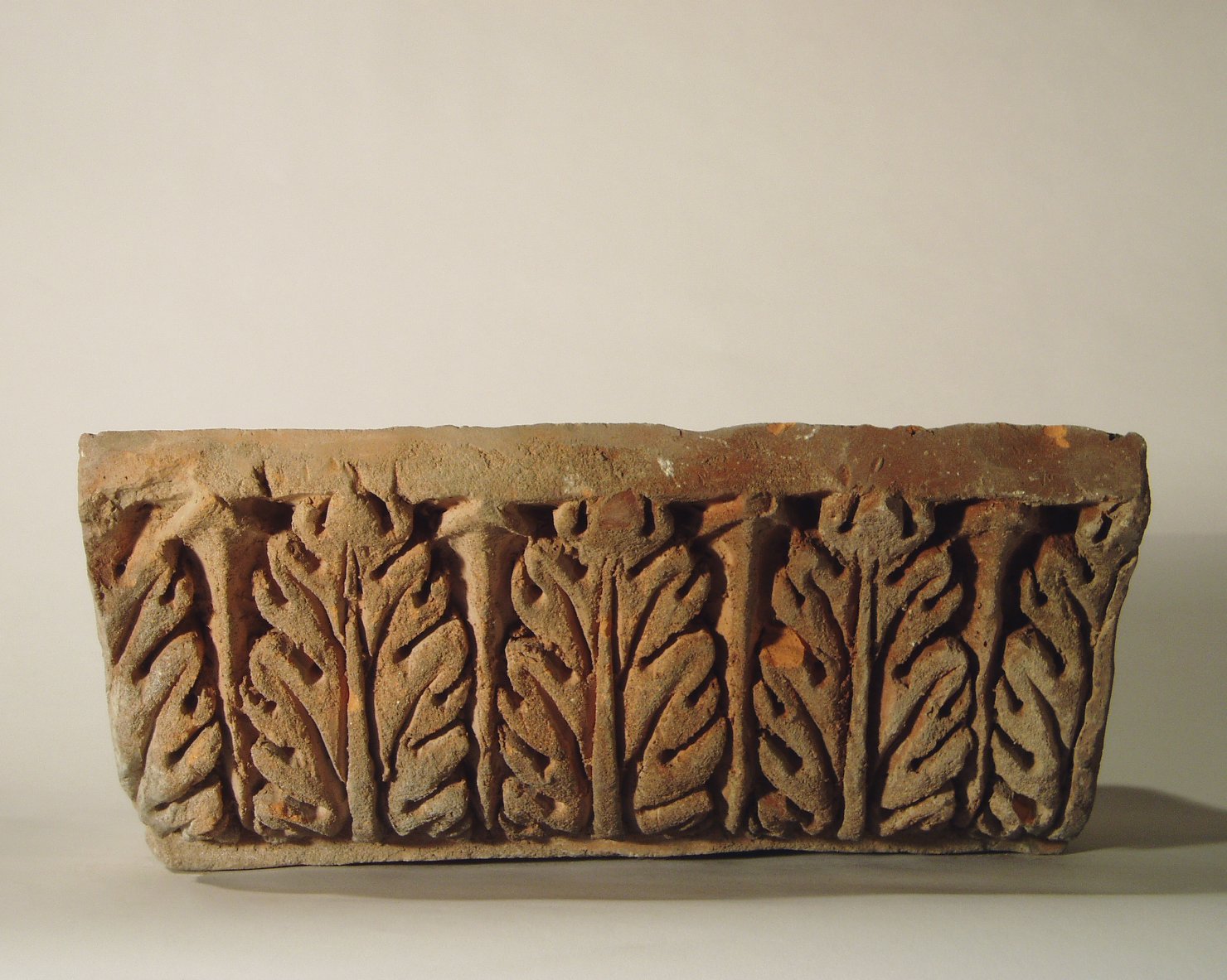 motivo decorativo a foglie d'acanto (elemento di decorazione architettonica a rilievo - profilo a gola diritta) - manifattura mantovana (?) (XIX)
