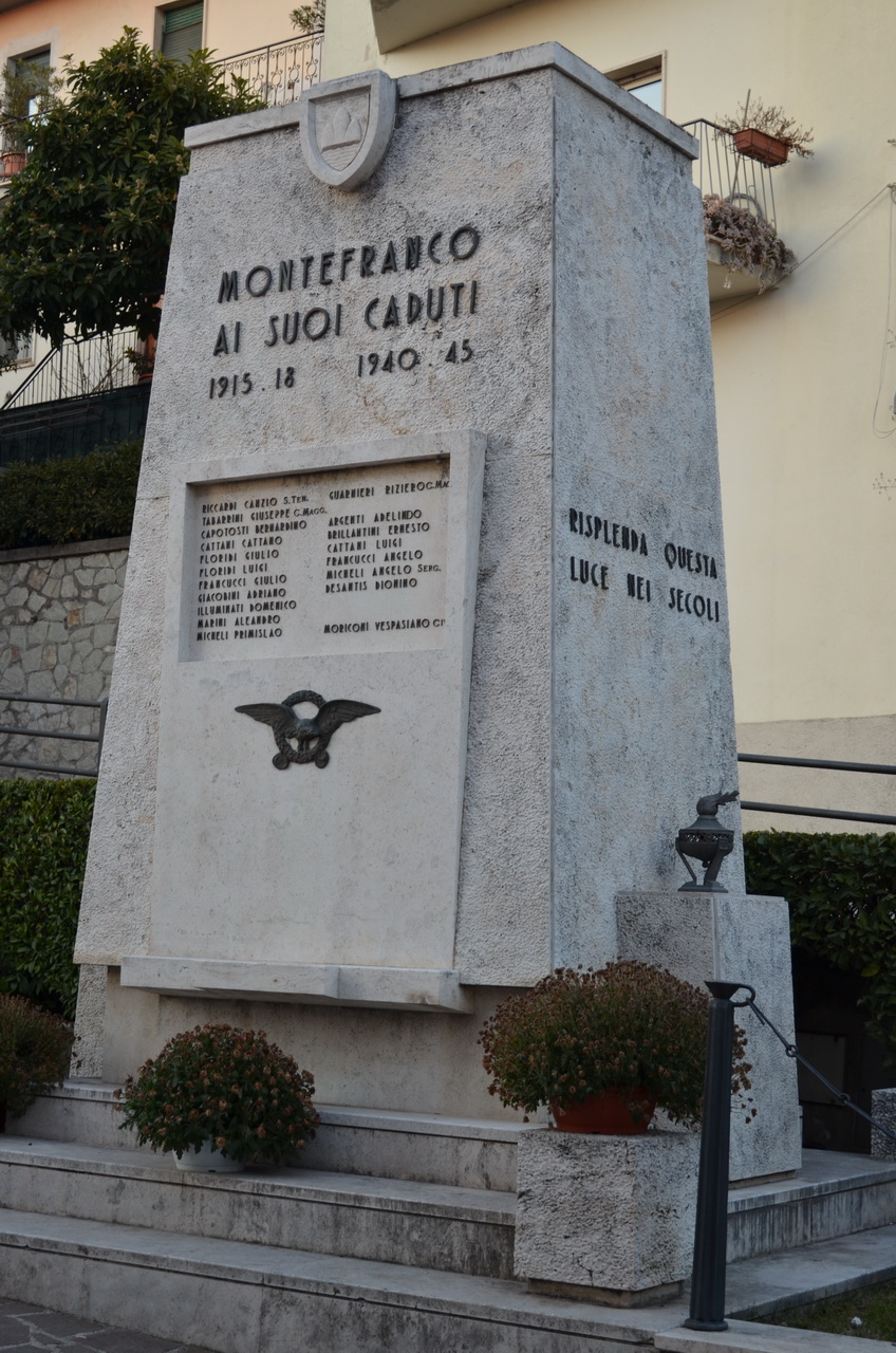 monumento ai caduti - a cippo - ambito umbro (terzo quarto sec. XX)