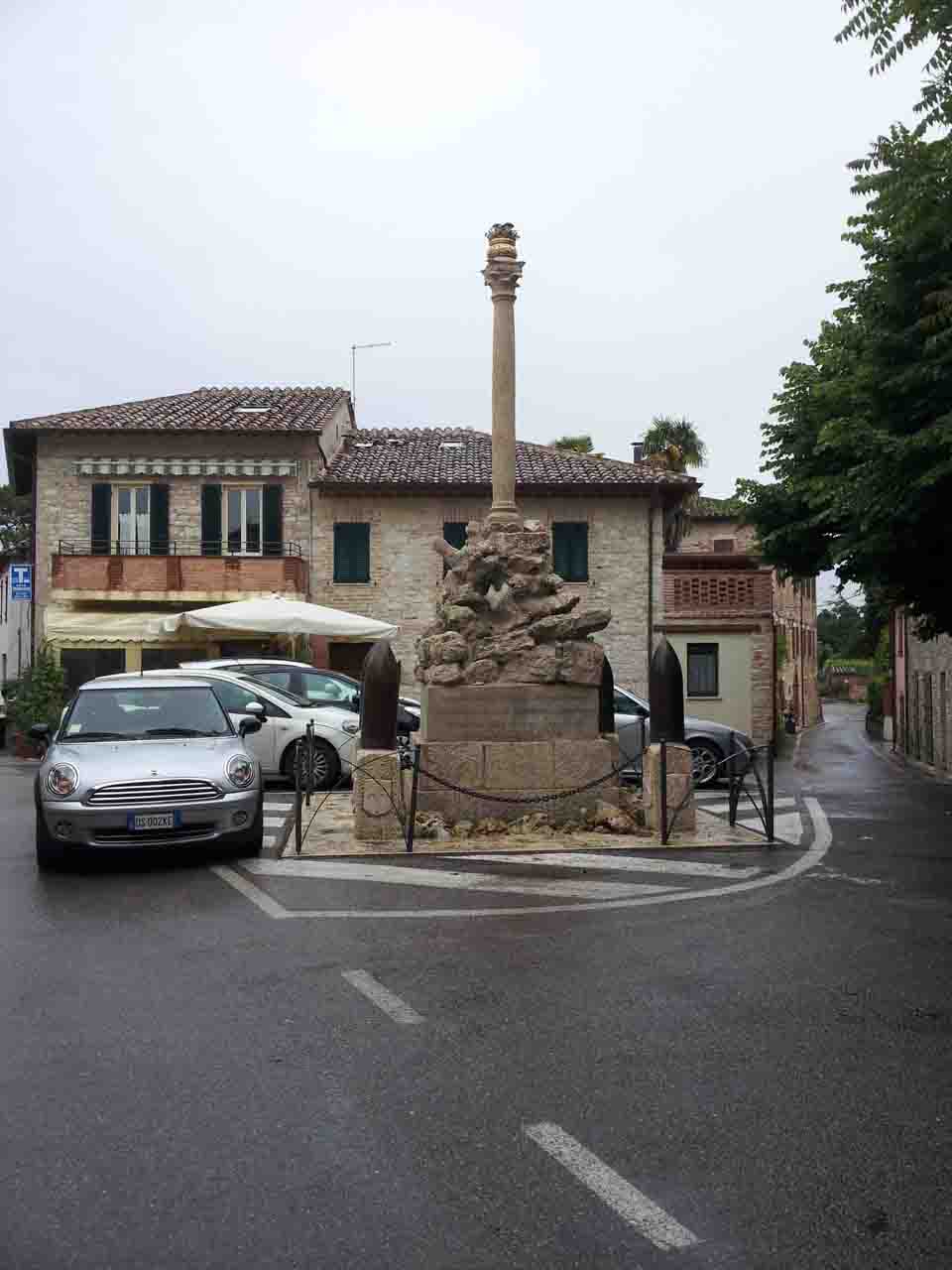 monumento ai caduti - a colonna - ambito italiano (sec. XX)