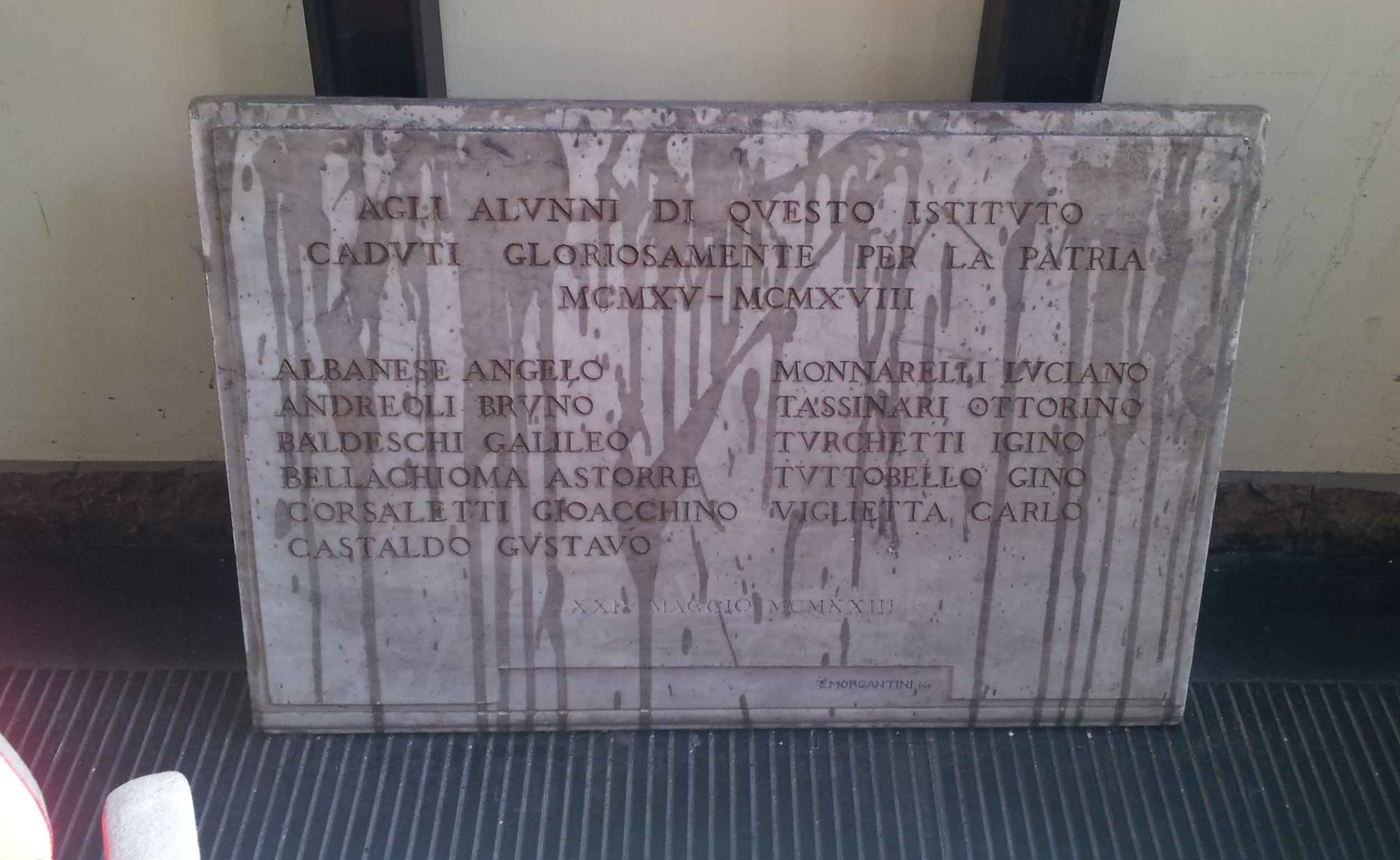soggetto assente (lapide commemorativa ai caduti, opera isolata) di Morgantini (attribuito) (sec. XX)
