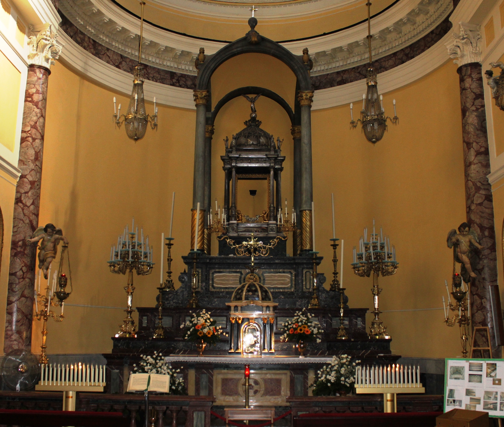 Altare del SS. Sacramento, altare (altare, elemento d'insieme) - ambito campano (meta' sec. XVII)