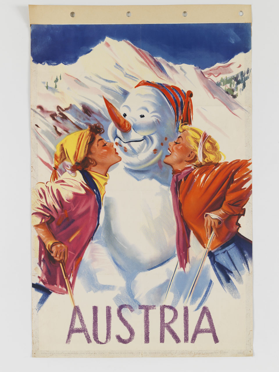 due sciatrici baciano un pupazzo di neve sullo sfondo di un monte innevato (manifesto) - ambito austriaco (sec. XX)