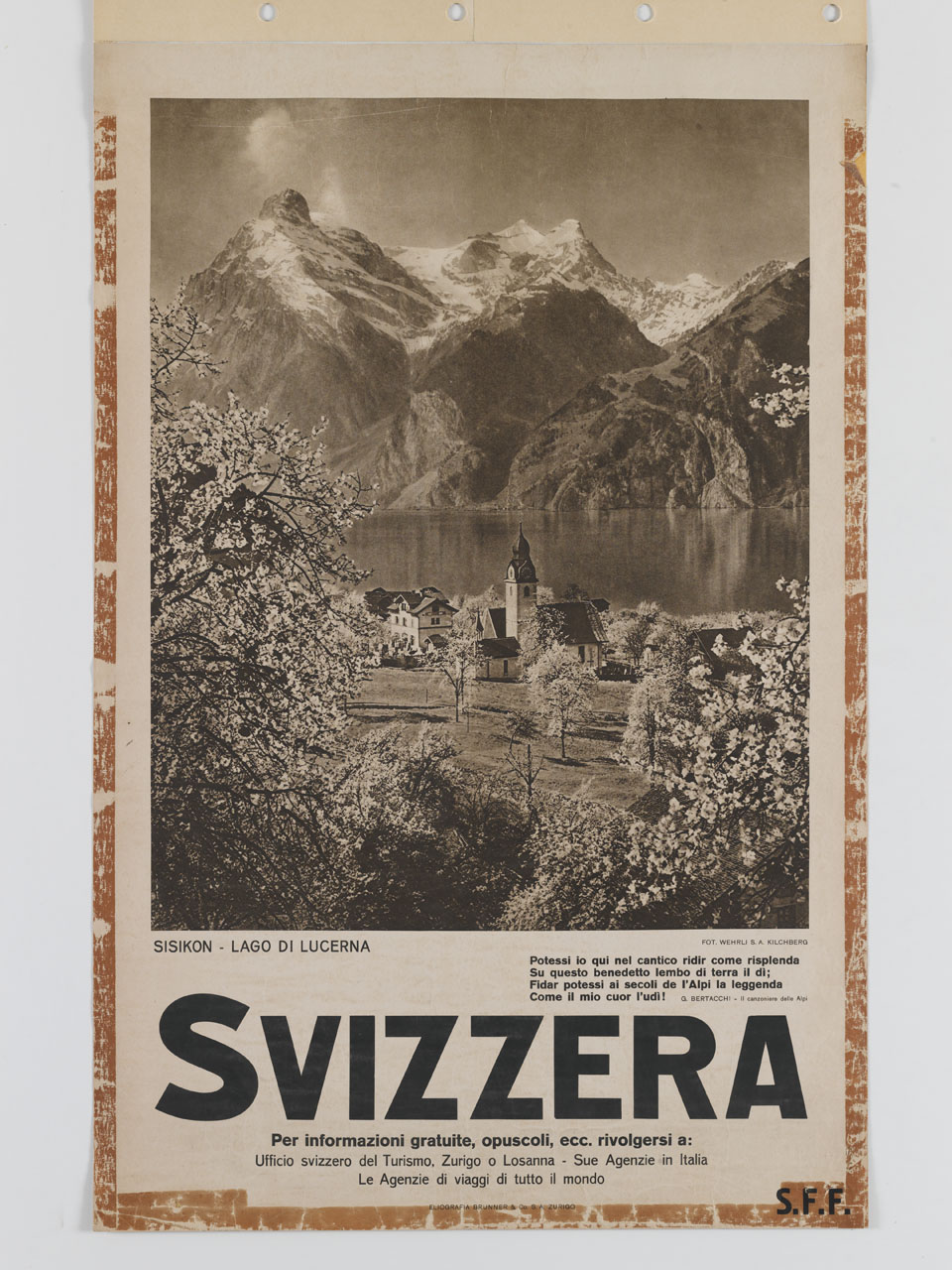 veduta di Sisikon del lago di Lucerna con fioriture primaverili (manifesto) di Wehrli - ambito svizzero (metà sec. XX)