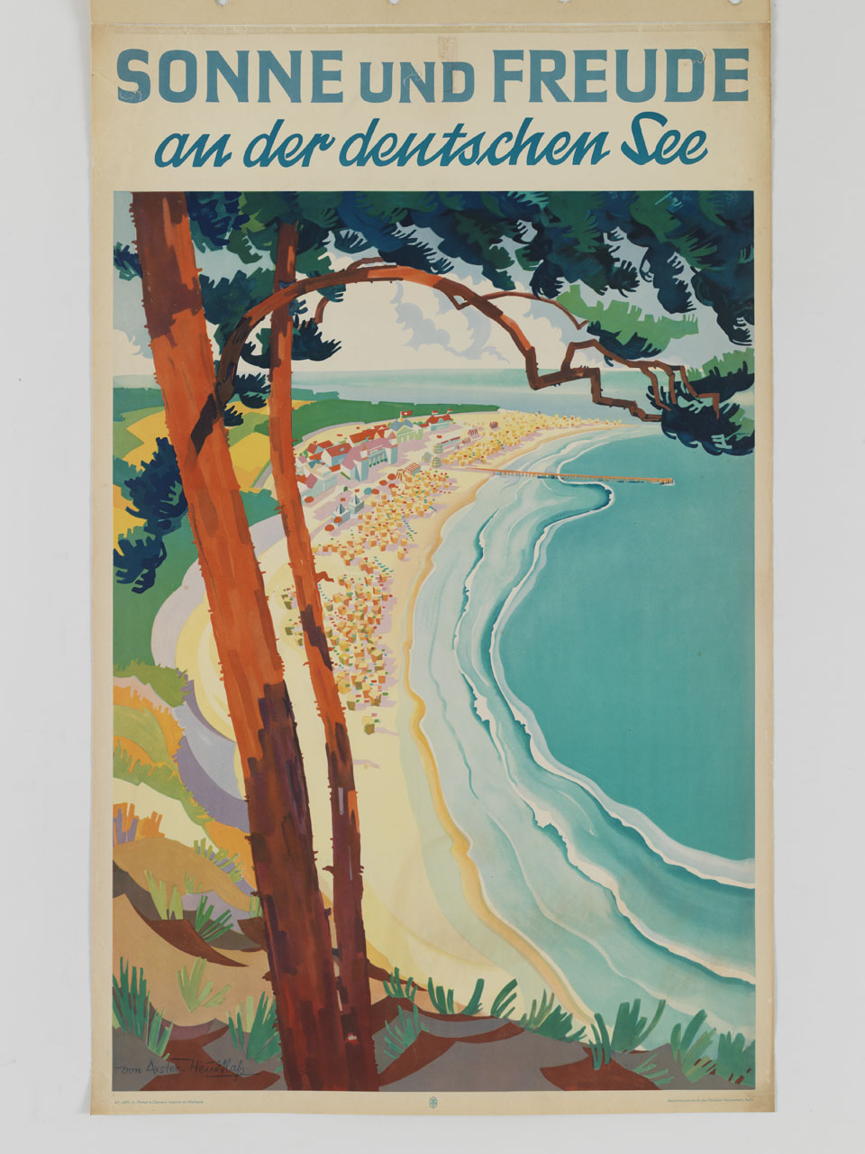 albero e veduta di spiaggia lambita dal lago (manifesto) di Werner Heudtlass (sec. XX)