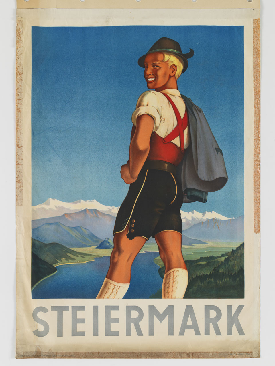 ragazzo in costume tradizionale con lederhosen sullo sfondo di un paesaggio alpino con lago (manifesto) di von Becic-Rustenberg Cornel (sec. XX)