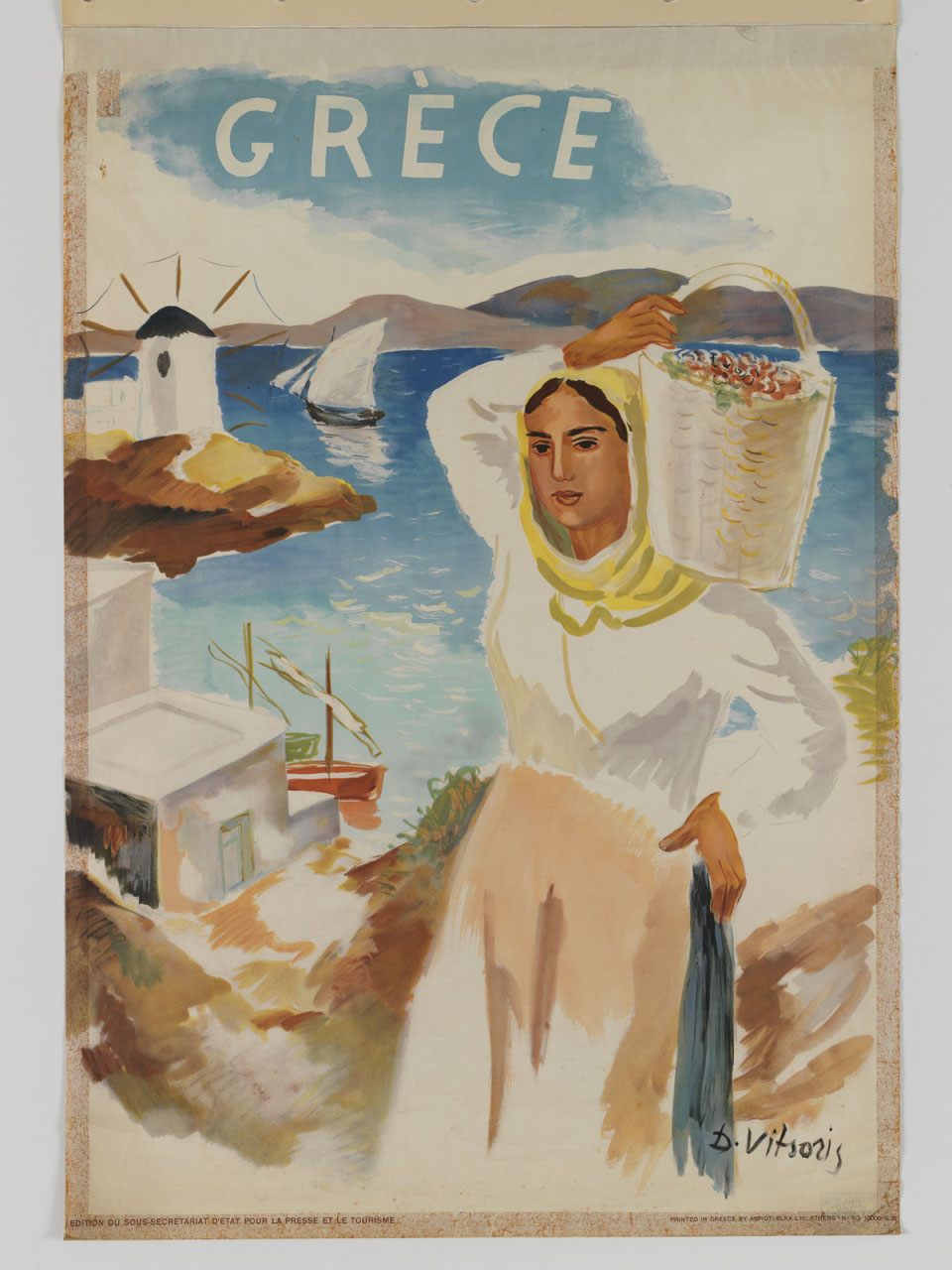 donna con cesto su una spalla sullo sfondo di una marina greca (manifesto) di Vitsoris Dimitris detto Mimis (sec. XX)