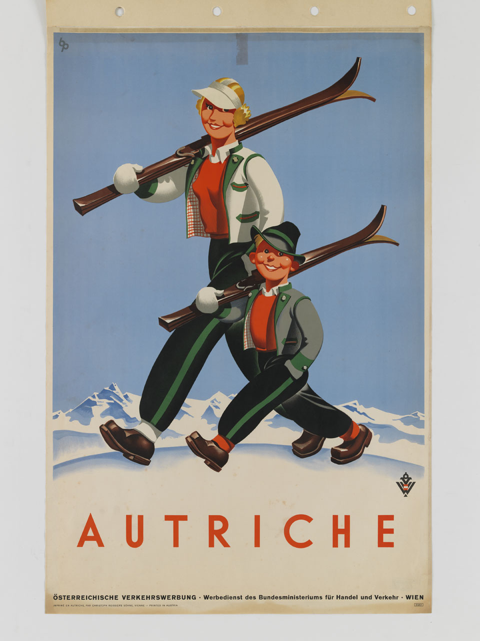 madre e figlio camminano sorridenti nella neve con gli sci in spalla (manifesto) - ambito austriaco (sec. XX)