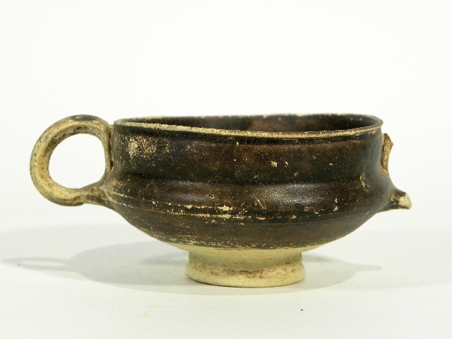 tazza (primo quarto II a.C)