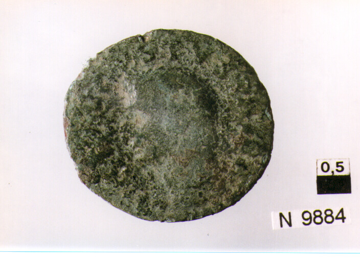 R/ testa radiata a destra; V/ altare (moneta, antoniniano) (sec. III d.C)