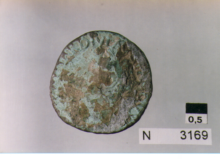 R: testa laureata a sinistra di Tiberio/ V: timone davanti a globo, S C ai lati (moneta, asse) (sec. I d.C)