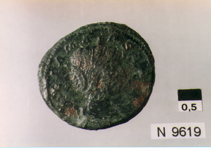 R:busto drappeggiato di Iulia Maesa a destra con diadema/ V:pudicizia seduta a sinistra con ampio velo e alto scettro (moneta, dupondio) (sec. III d.C)