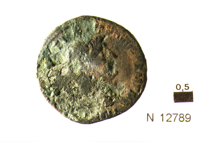 R/ testa laureata di Nerone(?) a destra; V/ Vittoria alata a destra (moneta, asse) (sec. I d.C)
