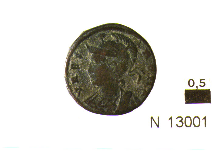R/ busto drappeggiato, corazzato ed elmato di Roma a sinistra; V/ la lupaa sinistra allatta i gemelli, sopra due stelle (moneta, follis) (sec. IV d.C)