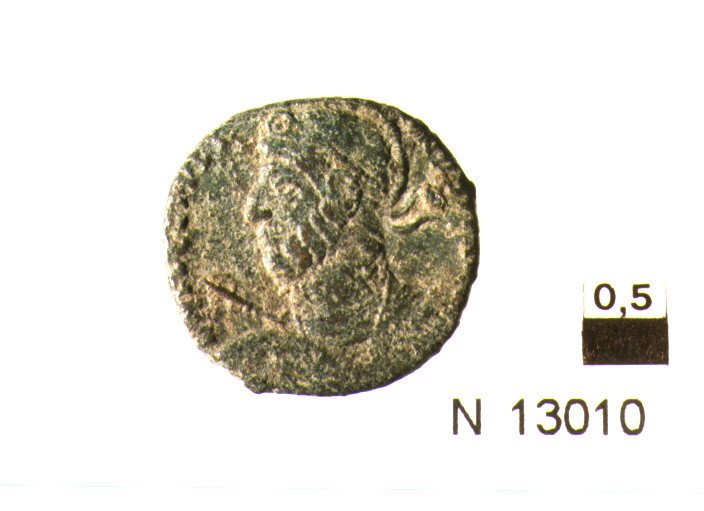 R/ busto elmato corazzato di Giuliano a destra con lancia e scudo; V/ corona d'alloro contenente iscrizione (moneta, follis) (sec. IV d.C)