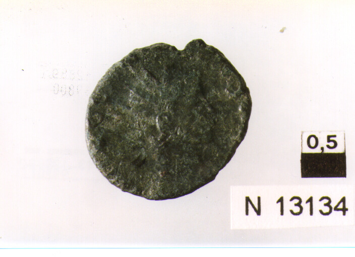 R/ testa radiata di Claudio(?) a destra; V/ Felicitas(?) a sinistra con cornucopia e spighe di grano, appoggiata ad una colonnina (moneta, antoniniano) (sec. III d.C)