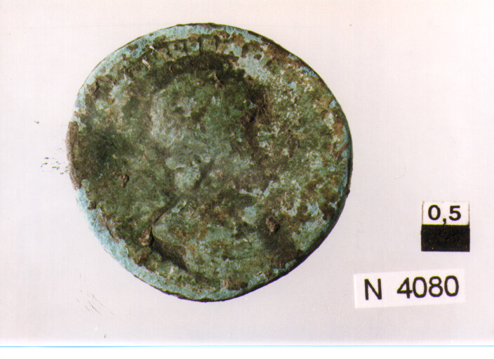 R/ busto di imperatore non id. a destra; V/ illeggibile (moneta, asse) (secc. I/ II d.C)