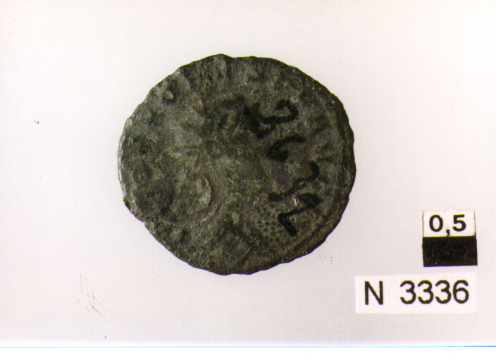 R/ busto corazzato di imperatore (Probo?) radiato a destra; V/ Fortuna (?) seduta a sinistra con timone (moneta, antoniniano) (sec. III d.C)