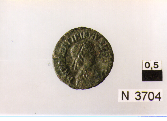 R/ busto drappeggaito, corazzato e diademato di Valentiniano I a destra; V/ corona d'alloro (moneta, follis) (sec. IV d.C)