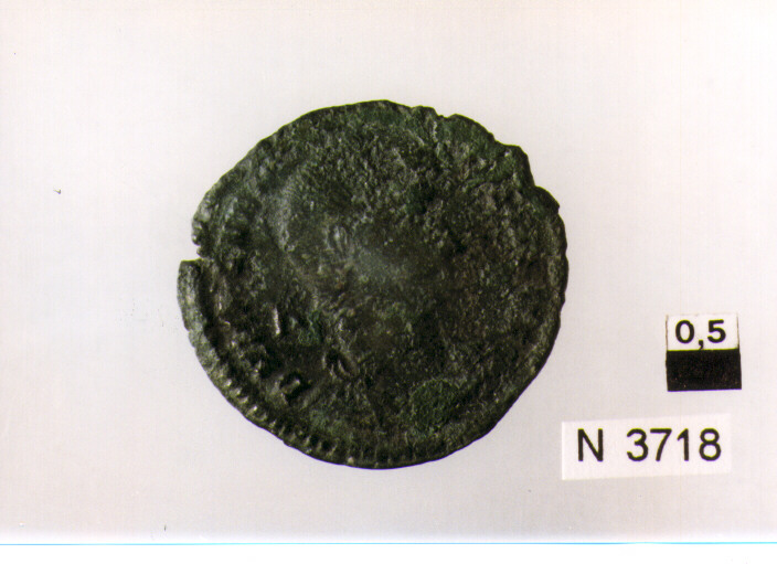 R/ busto drappeggaito e corazzato di Magnenzio a destra; V/ imperatore ingaloppo verso destra (moneta, follis) (sec. IV d.C)
