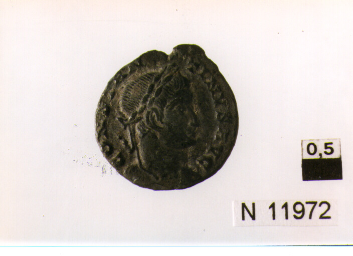 R/ busto di Costantino I diademato a destra; V/ iscrizione nel campo (moneta, follis) (sec. IV d.C)