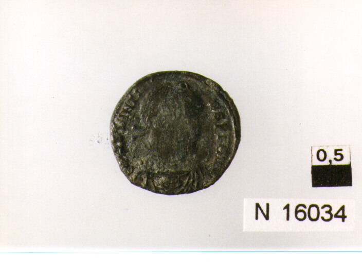 R/ busto drappeggiato, corazzato e diademato di Costanzo II a destra; V/ due Vittorie stanti rivolte l'una verso l'altra, ciascuna con una corona (moneta, follis) (sec. IV d.C)