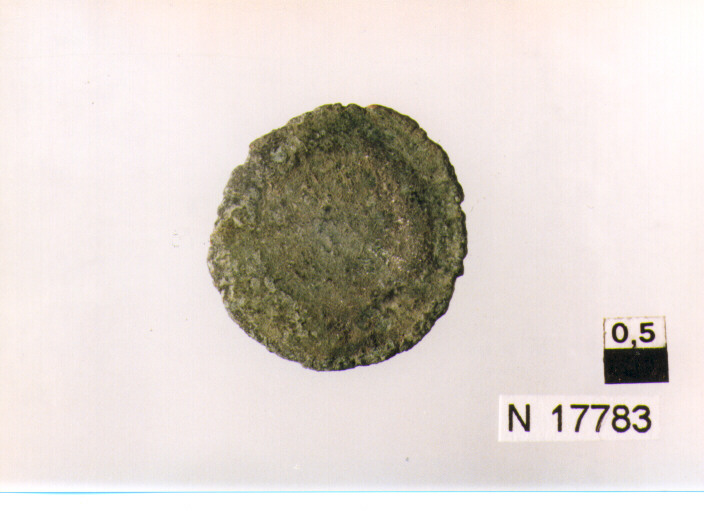R/ busto di imperatore non id. a destra; V/ figura femminile drappeggiatastante a sinistra con scettro e pileo(?) (moneta, sesterzio) (secc. I/ II d.C)