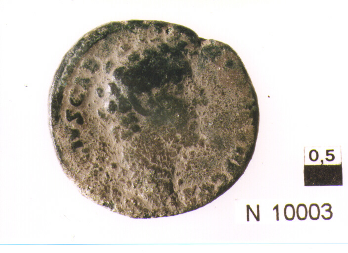 R/ testa radiata di imperatore Claudio(?) a destra; V/ illeggibile (moneta, antoniniano) (sec. III d.C)