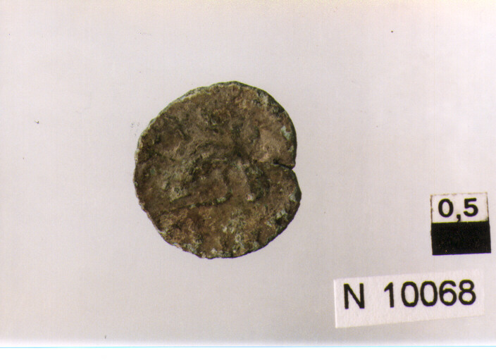 R/ testa a destra; V/ corona reale, in basso un globetto (moneta, due cavalli) (sec. XVI d.C)