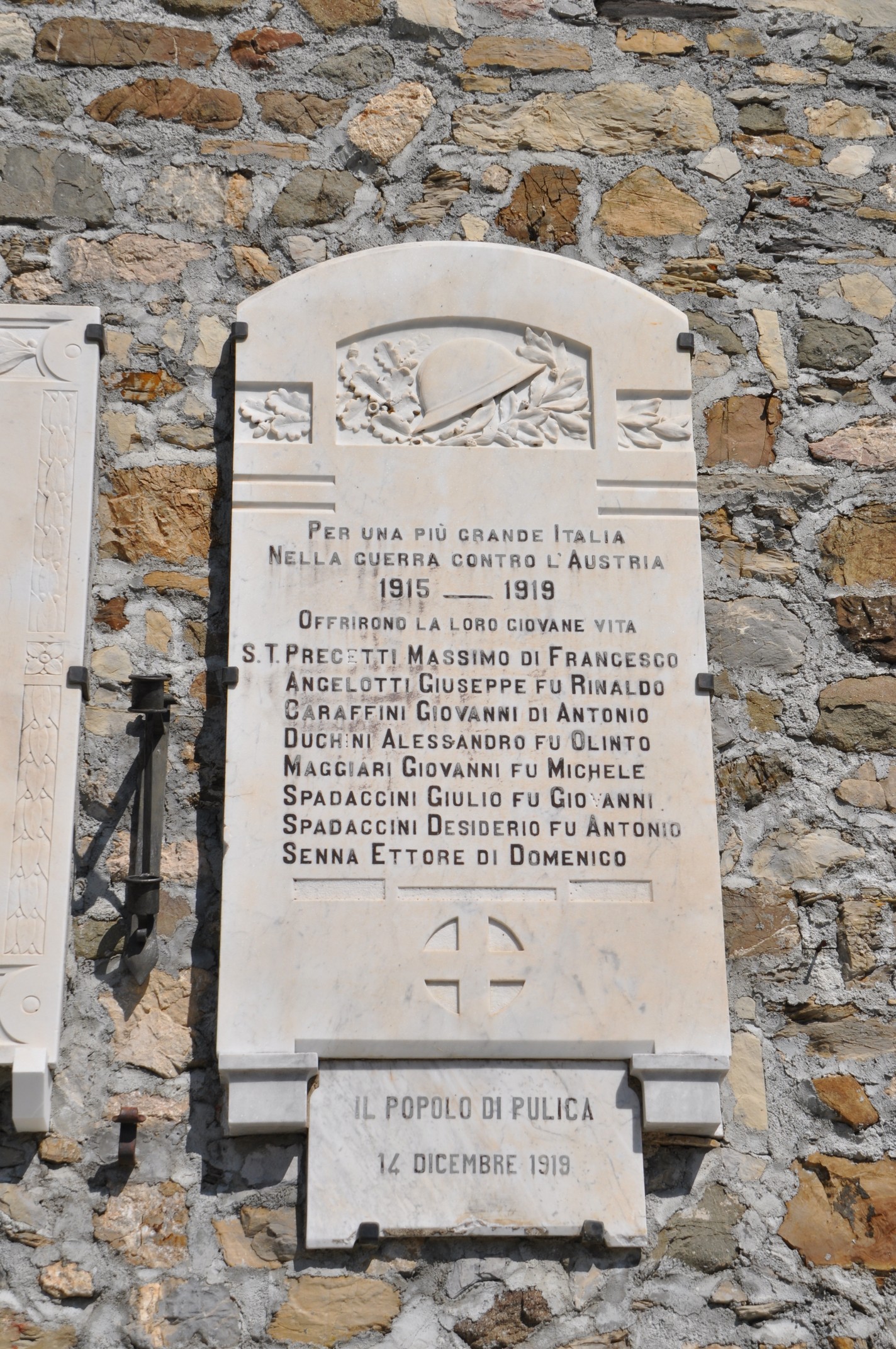 lapide commemorativa ai caduti - ambito carrarese (primo quarto sec. XX)