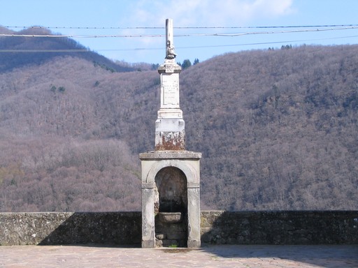 monumento ai caduti - a colonna spezzata - ambito toscano (primo quarto sec. XX)