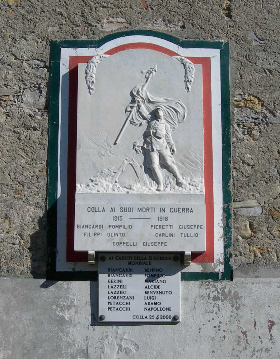 Figura di soldato che porta la bandiera (monumento ai caduti - a lapide) - ambito toscano (secondo quarto Sec. XX)