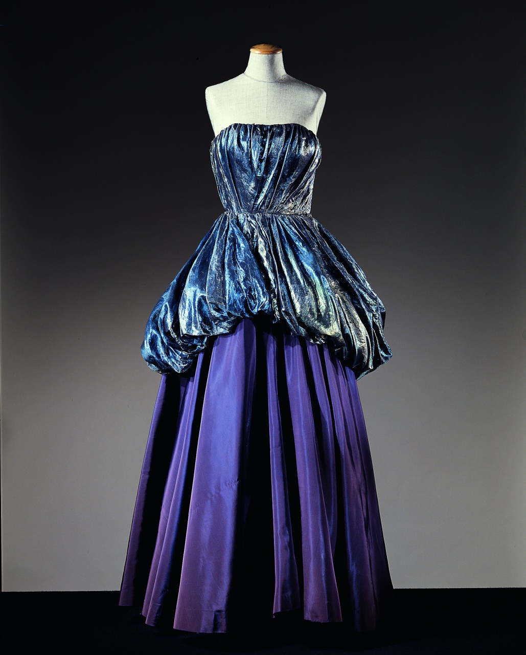 abito femminile di Schiaparelli Elsa - manifattura francese (secondo quarto sec. XX)