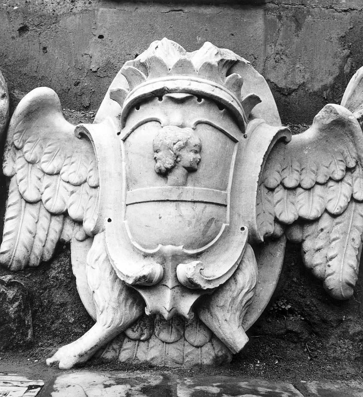 stemma gentilizio (decorazione plastico-architettonica, opera isolata) - bottega calabrese (sec. XVII)