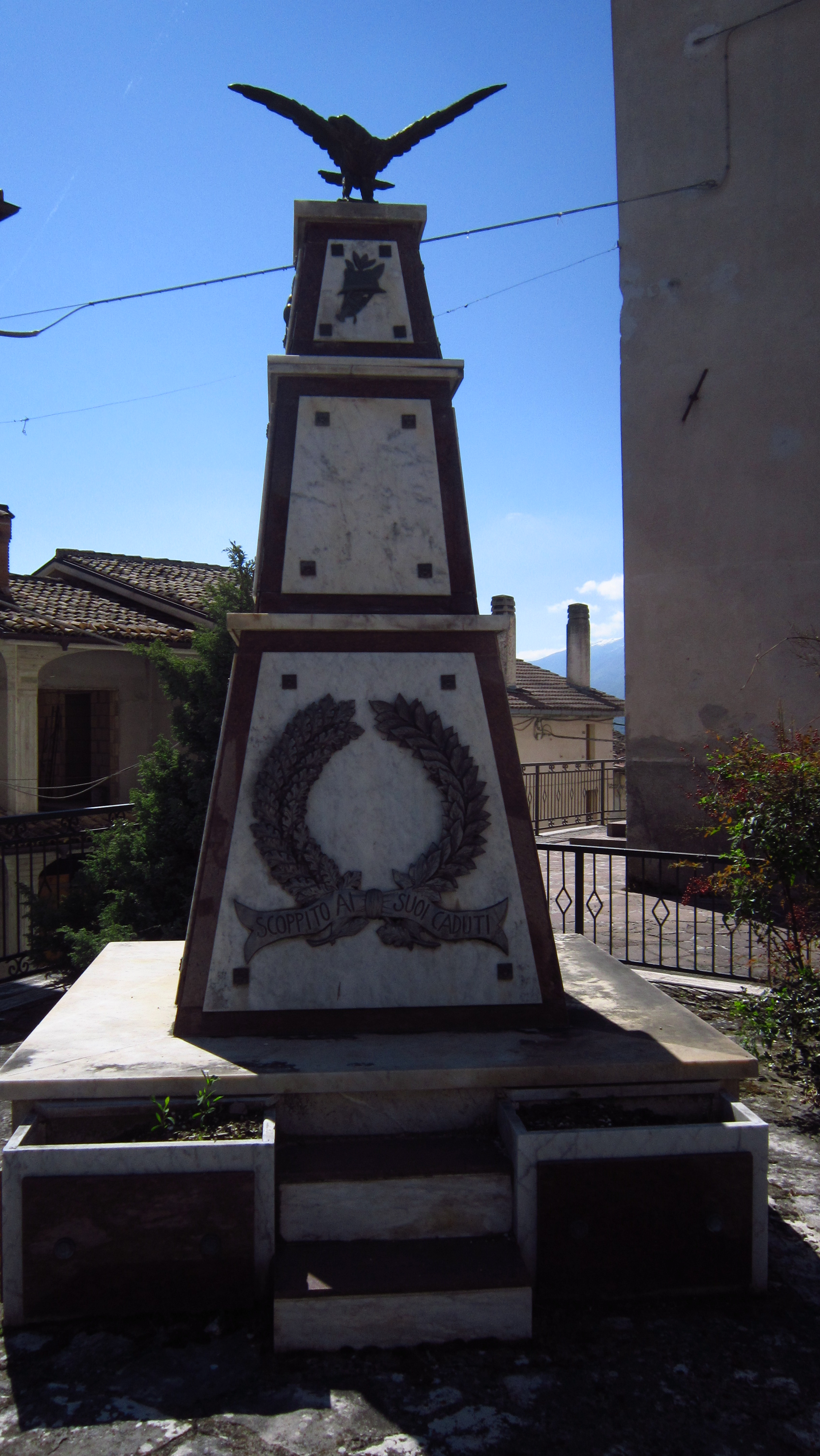 monumento ai caduti - ad obelisco - ambito abruzzese (fine XX)