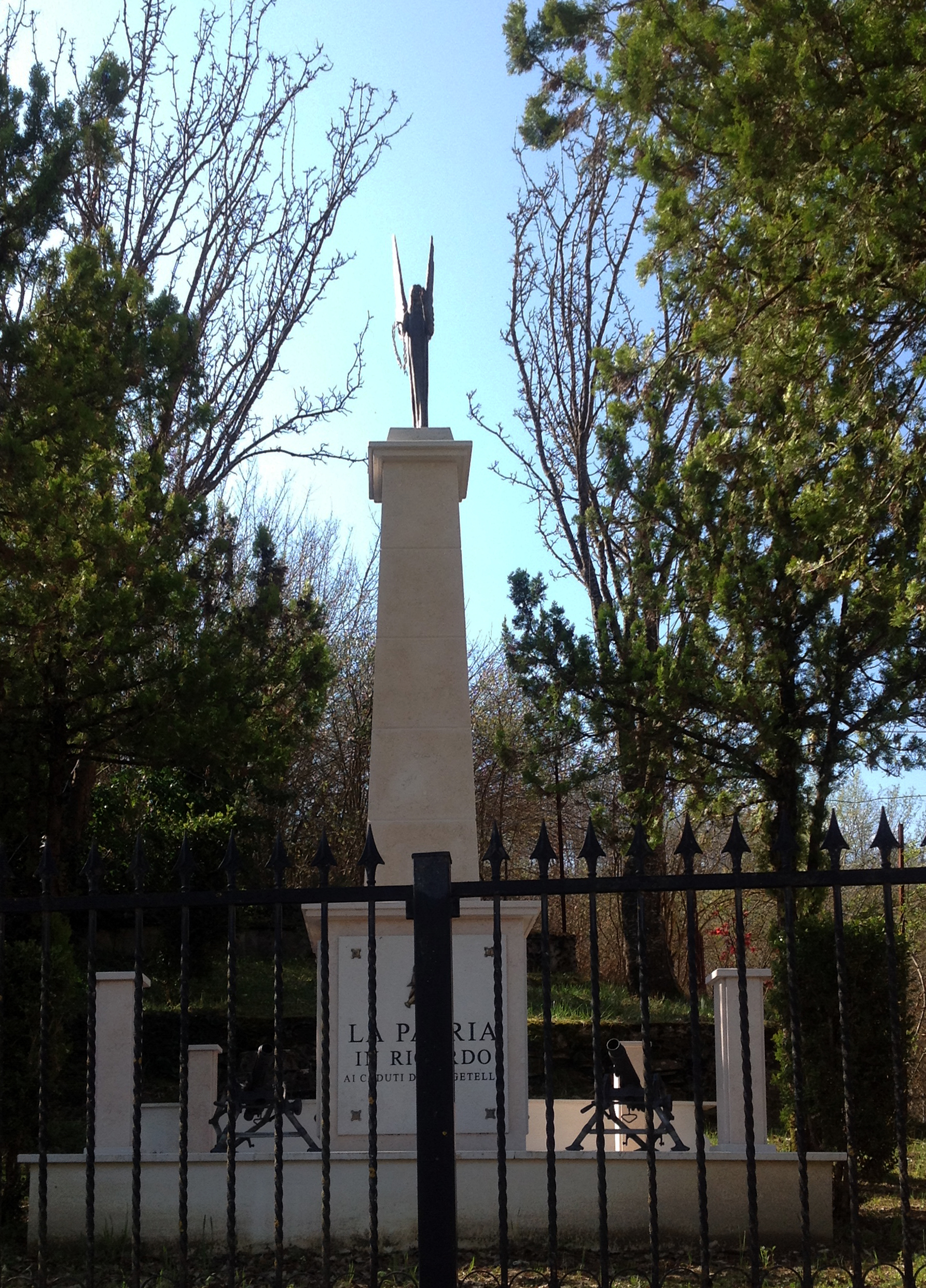 monumento ai caduti - ad obelisco, opera isolata - ambito abruzzese (fine/ inizio XX/XXI)