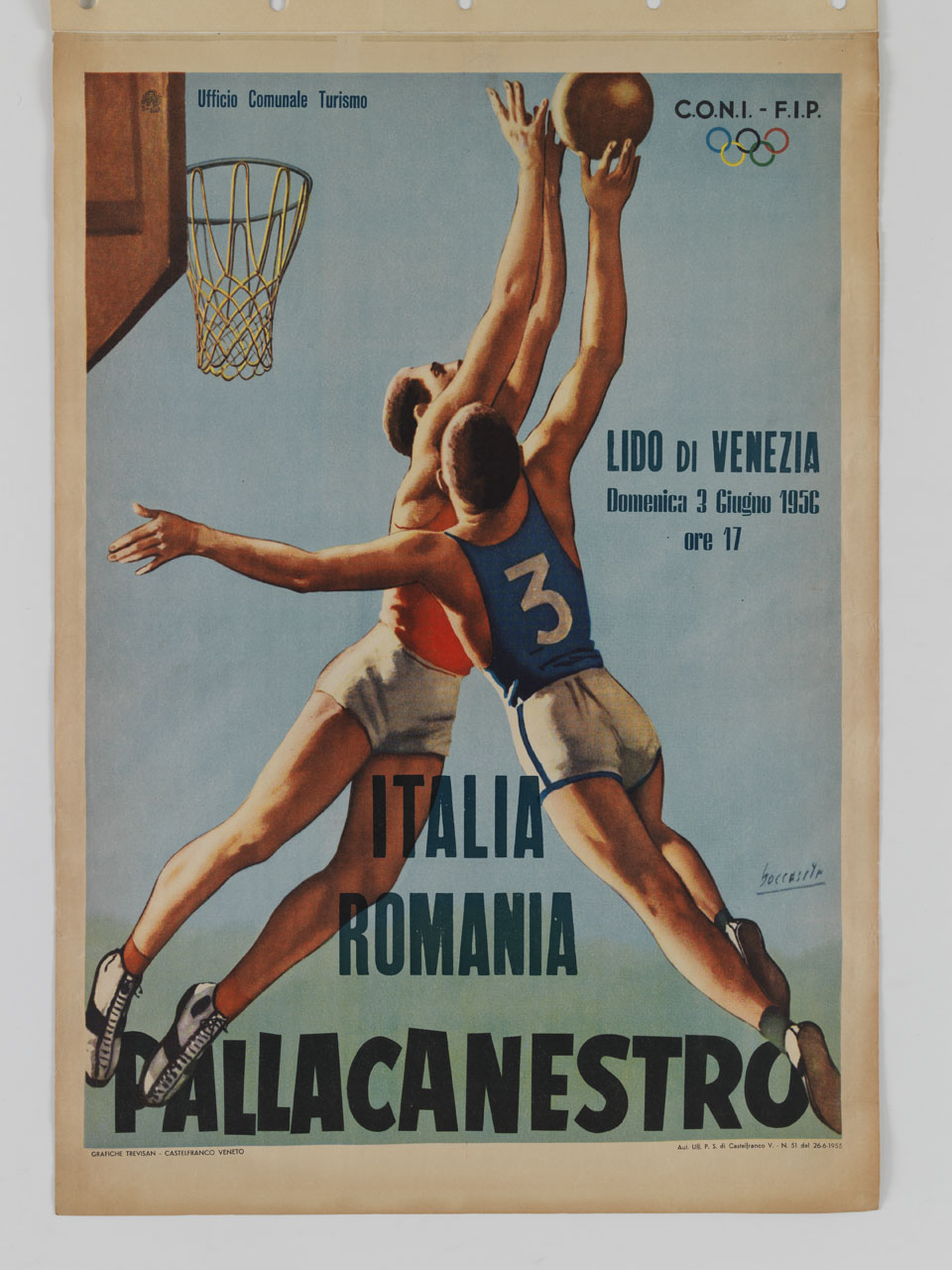 due giocatori di pallacanestro in azione davanti ad un canestro (manifesto) di Boccasile Gino (sec. XX)