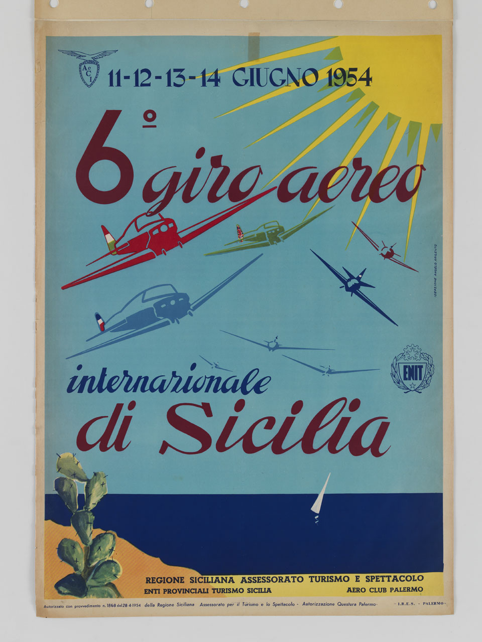 aeroplani in volo sopra le coste siciliane (manifesto) di Argento Angelo (sec. XX)