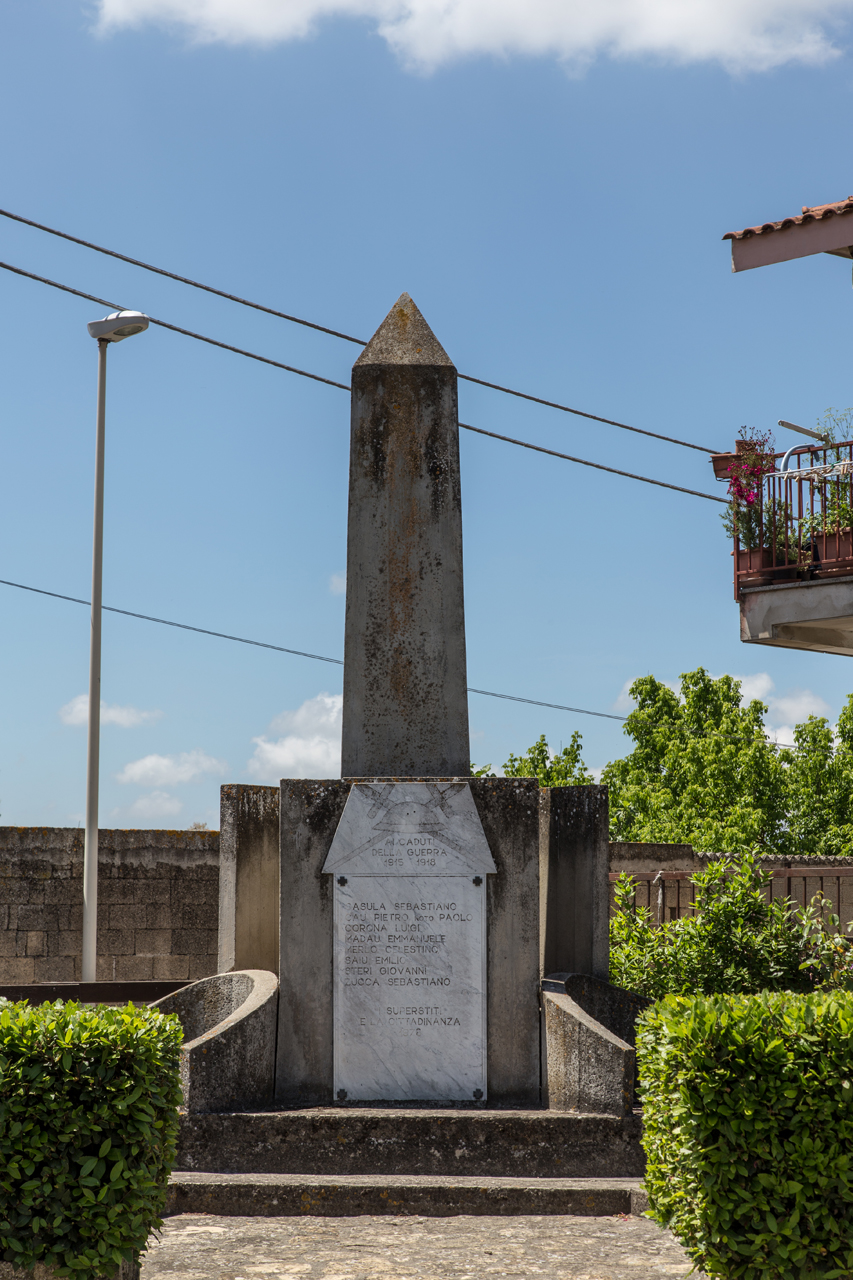 Soggetto assente (monumento ai caduti - ad obelisco)