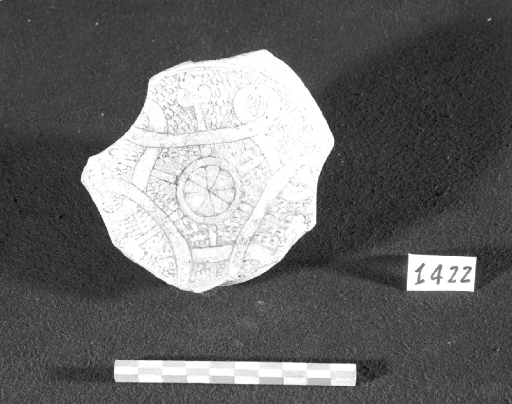 motivo decorativo (piatto, frammento) - bottega bizantina (primo quarto, primo quarto sec. XII, sec. XII)