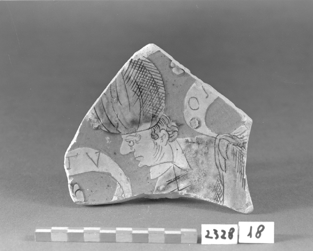 figura maschile (piatto, frammento) - produzione veneziana (sec. XVI)