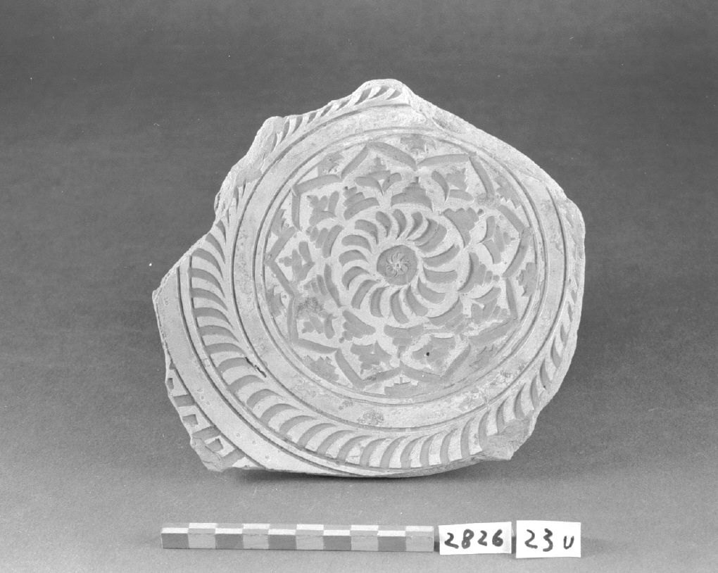 motivo decorativo geometrico (piatto, frammento) - produzione veneziana (seconda metà sec. XVI)