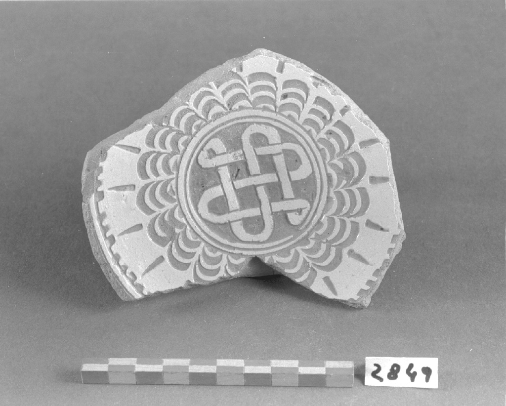 motivo decorativo geometrico (piatto, frammento) - produzione veneziana (seconda metà sec. XVI)