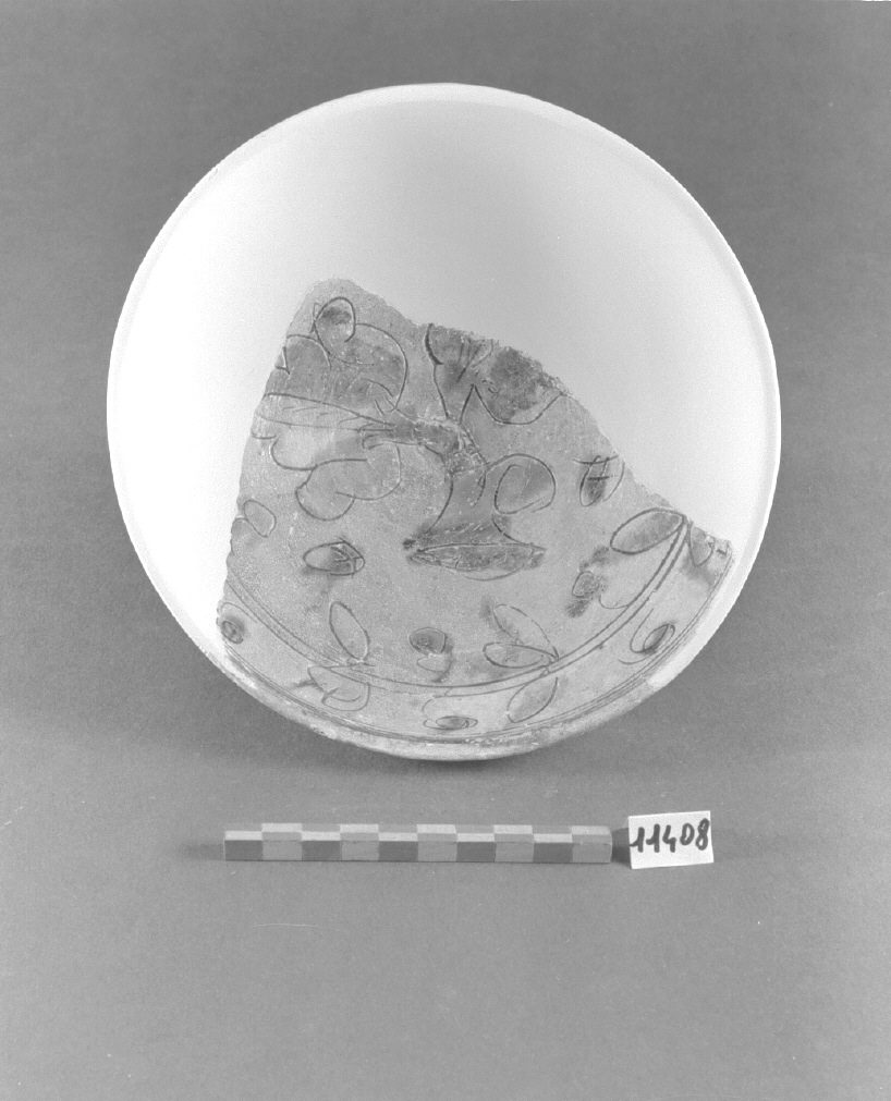 motivi decorativi vegetali (piatto, frammento) - produzione veneziana (sec. XVII)